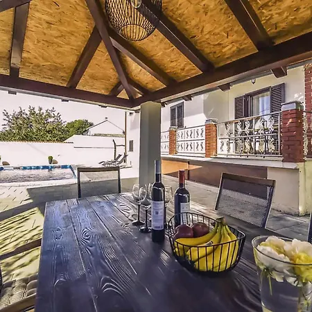 Awesome In Σπίτι διακοπών Polaca